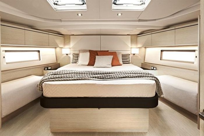 2026 Beneteau Oceanis 52 Photo 8 of 12