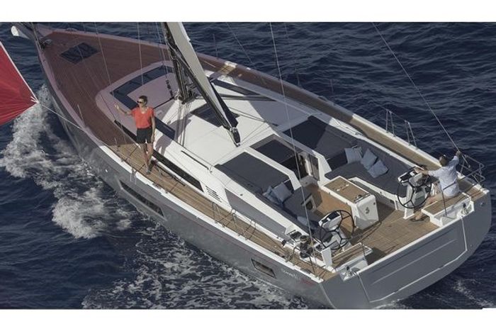 2026 Beneteau Oceanis 52 Photo 3 of 12