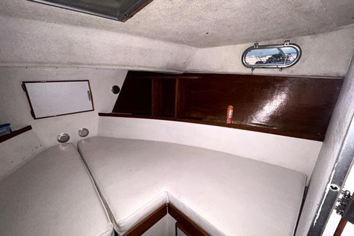 1968 Chris-Craft 315 Commander Photo 13 of 17