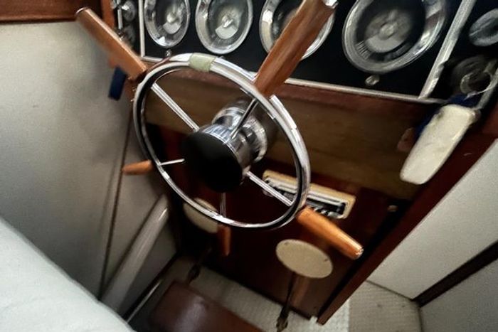 1968 Chris-Craft 315 Commander Photo 12 of 17