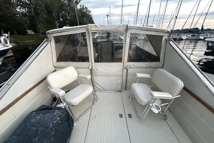 1968 Chris-Craft 315 Commander Photo 6 of 17