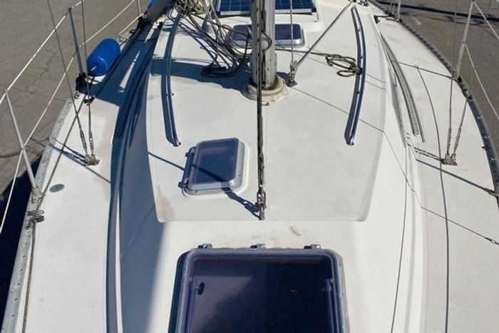 1985 CS Yachts 33 Sloop Photo 7 of 17