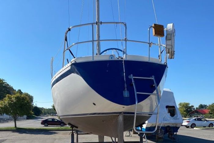 1985 CS Yachts 33 Sloop Photo 3 of 17