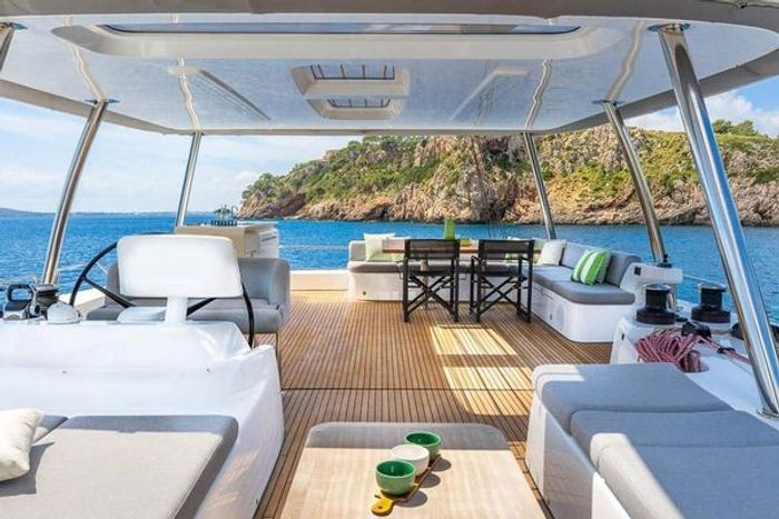 2025 Lagoon 60 Photo 8 of 18