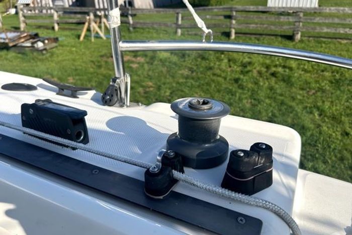 1998 MacGregor 26X Powersailer Photo 9 of 14