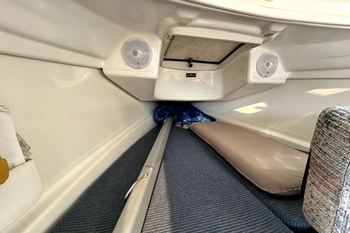 1998 MacGregor 26X Powersailer Photo 13 of 14