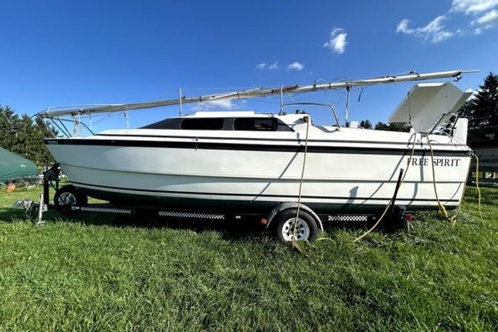 1998 MacGregor 26X Powersailer Photo 1 of 14