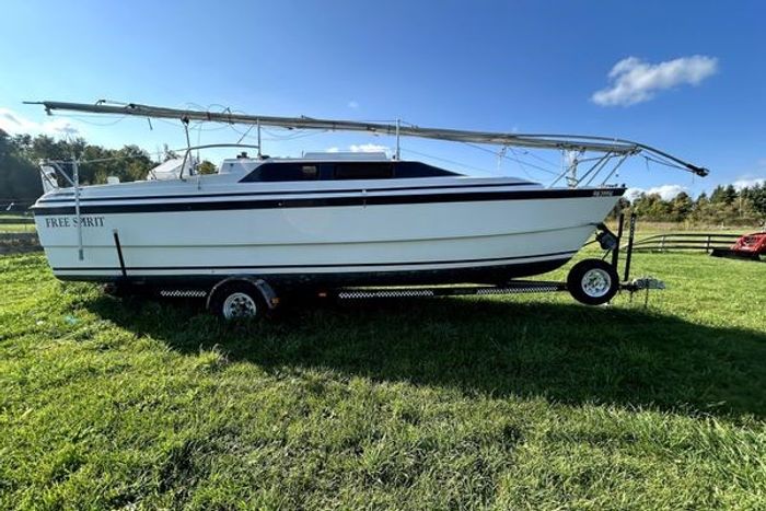 1998 MacGregor 26X Powersailer Photo 2 of 14