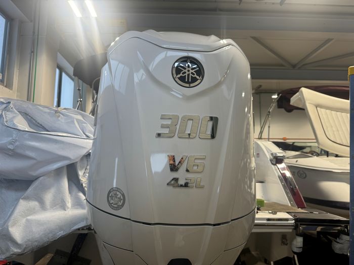 2026 Cobalt R4 Outboard Photo 1 sur 8