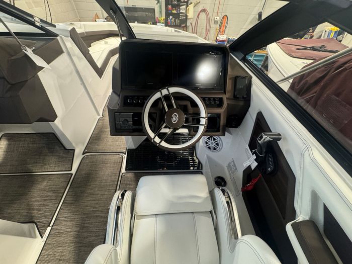 2026 Cobalt R4 Outboard Photo 2 sur 8