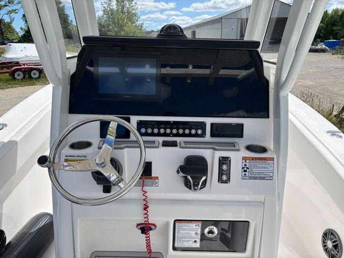 2025 Sea Fox 248 Commander Photo 4 of 11