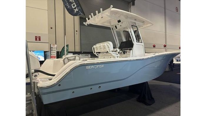 2025 Sea Fox 248 Commander Photo 2 of 11