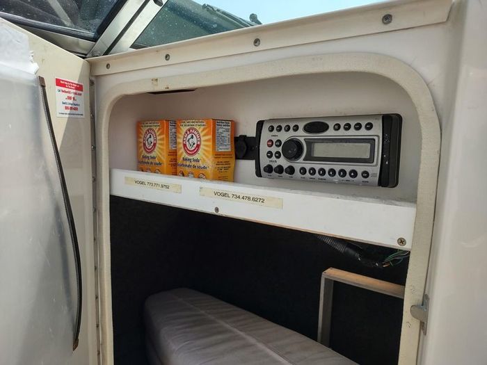 2007 Sea Ray 240 Sundeck Photo 13 of 15