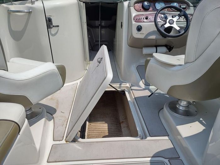 2007 Sea Ray 240 Sundeck Photo 11 of 15