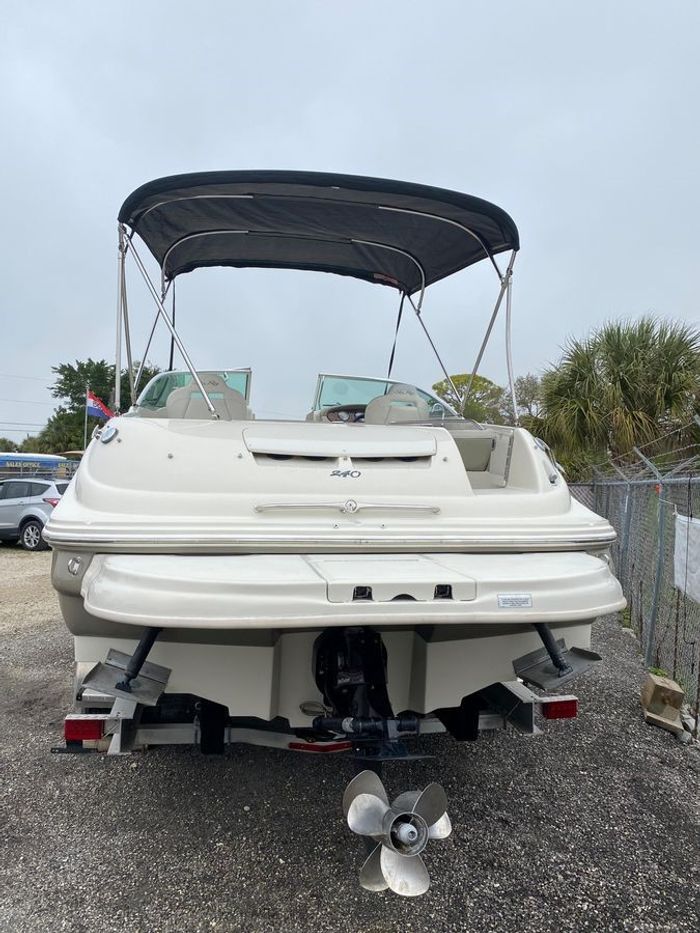 2007 Sea Ray 240 Sundeck Photo 7 of 15