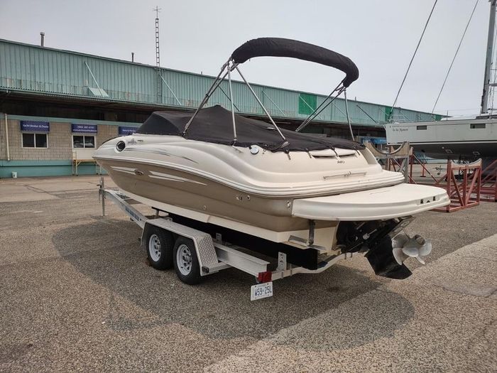 2007 Sea Ray 240 Sundeck Photo 5 of 15