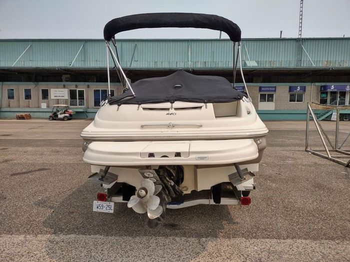 2007 Sea Ray 240 Sundeck Photo 4 of 15