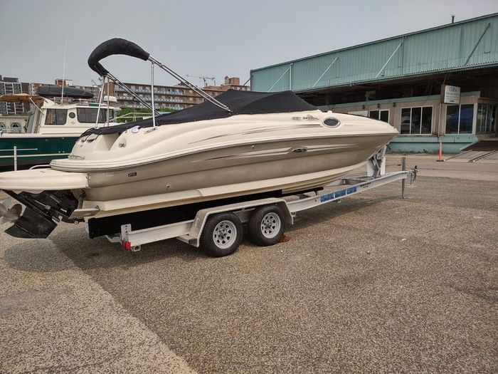 2007 Sea Ray 240 Sundeck Photo 3 of 15