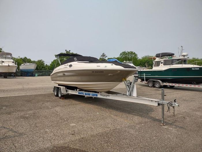 2007 Sea Ray 240 Sundeck Photo 2 of 15