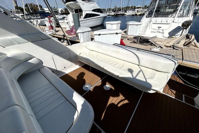 1997 Sea Ray 330 Sundancer Photo 27 of 29