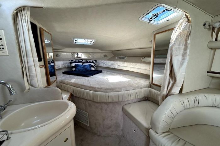 1997 Sea Ray 330 Sundancer Photo 21 of 29