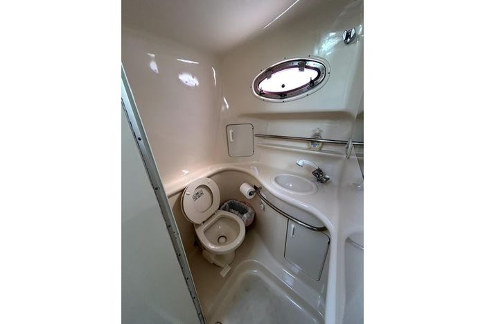 1997 Sea Ray 330 Sundancer Photo 20 of 29