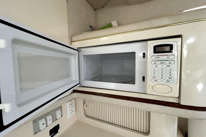 1997 Sea Ray 330 Sundancer Photo 19 of 29