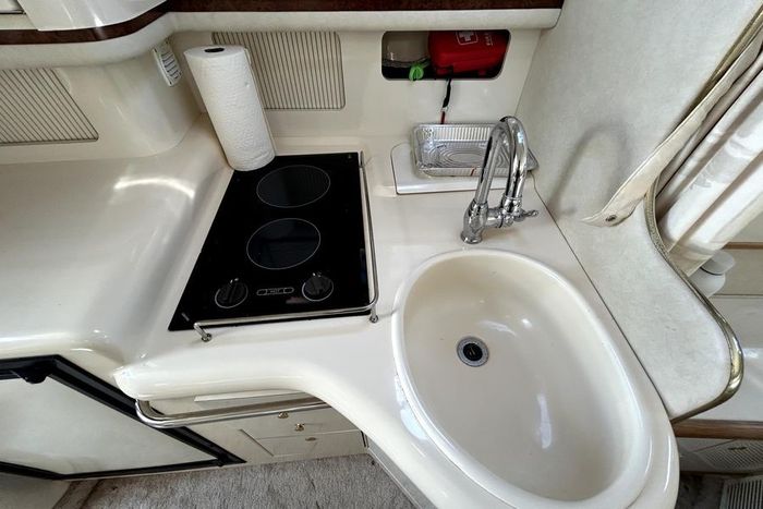 1997 Sea Ray 330 Sundancer Photo 18 of 29