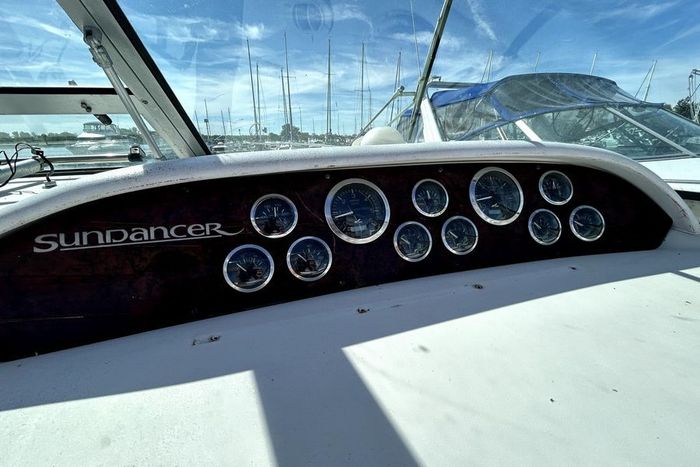 1997 Sea Ray 330 Sundancer Photo 11 of 29