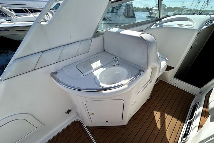 1997 Sea Ray 330 Sundancer Photo 10 of 29
