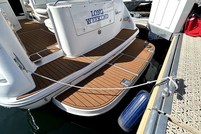 1997 Sea Ray 330 Sundancer Photo 2 of 29