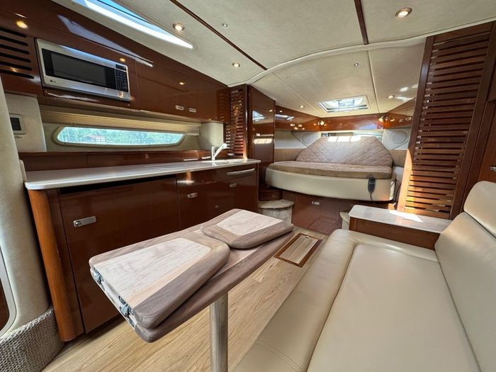 2010 Sea Ray 370 Sundancer Photo 19 sur 27