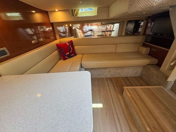 2010 Sea Ray 370 Sundancer Photo 21 sur 27
