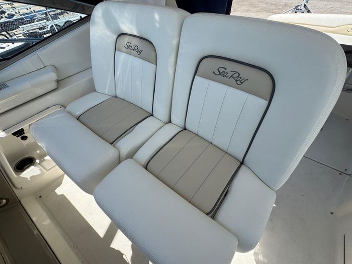 2010 Sea Ray 370 Sundancer Photo 12 sur 27