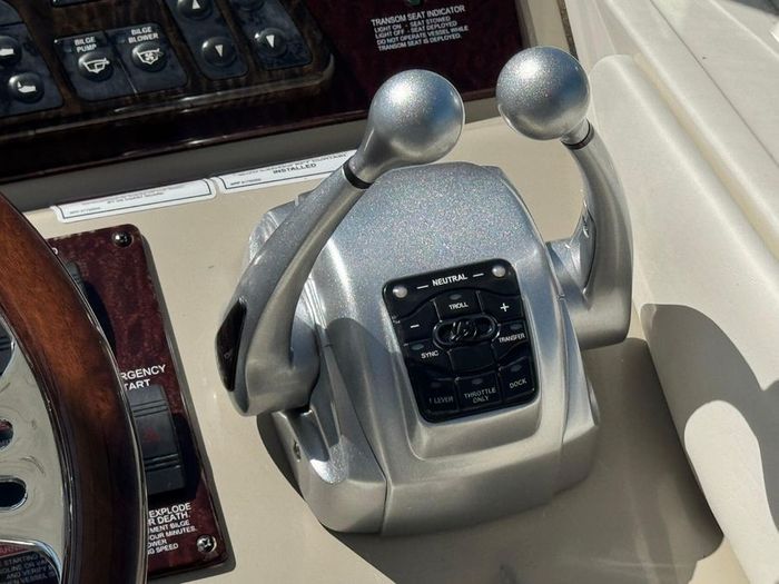 2010 Sea Ray 370 Sundancer Photo 9 sur 27