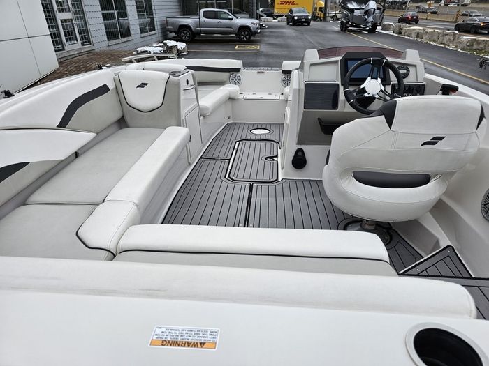 2023 Starcraft SVX 191 W/ 150 HP YAMAHA- 566 Hours Photo 10 of 28