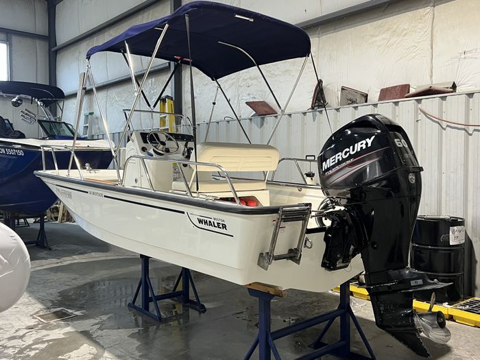 2019 Boston Whaler 150 Montauk Photo 3 of 8