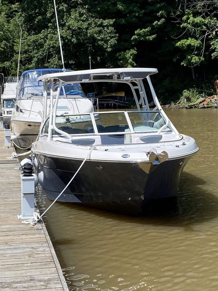 2020 Robalo R247 Photo 2 of 4