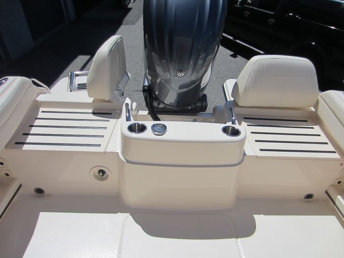 2024 Grady-White 218 Adventure Photo 3 of 4