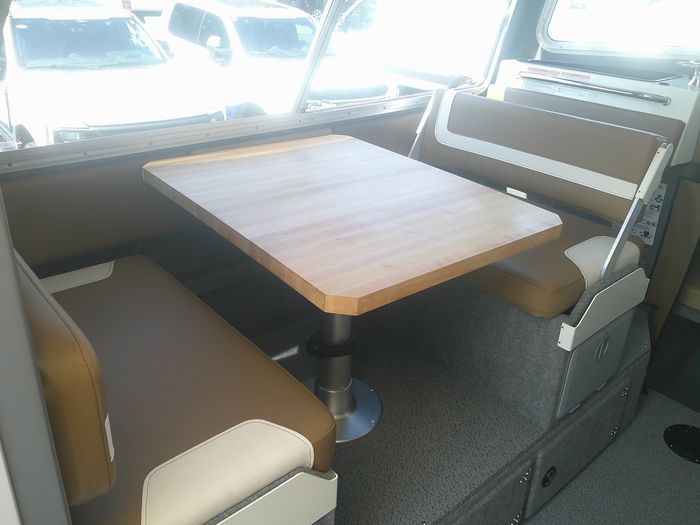 2025 Thunder Jet 28' Pilot Photo 3 of 5