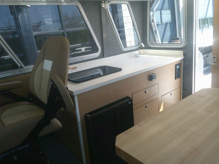 2025 Thunder Jet 28' Pilot Photo 5 of 5