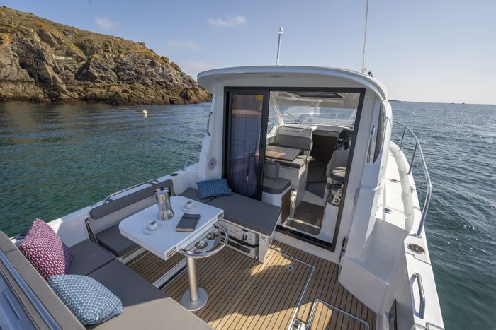 2026 Beneteau Antares 8 Photo 14 of 30