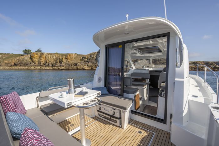 2026 Beneteau Antares 8 Photo 15 of 30