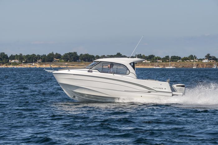 2026 Beneteau Antares 8 Photo 9 of 30