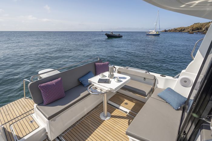 2026 Beneteau Antares 8 Photo 16 of 30