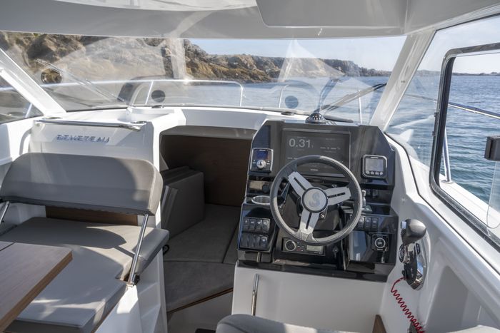 2026 Beneteau Antares 8 Photo 22 of 30