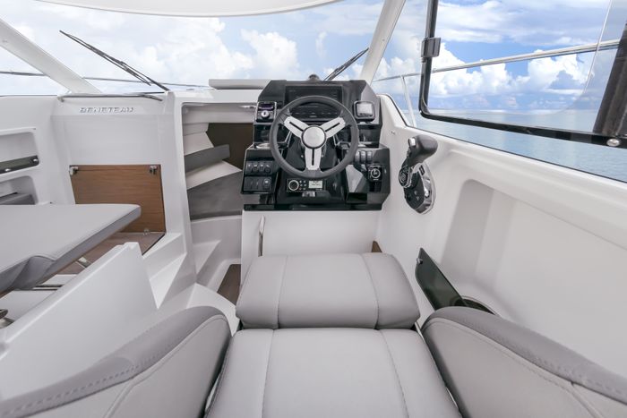 2026 Beneteau Antares 8 Photo 23 of 30