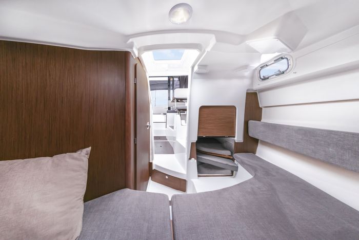 2026 Beneteau Antares 8 Photo 18 of 30