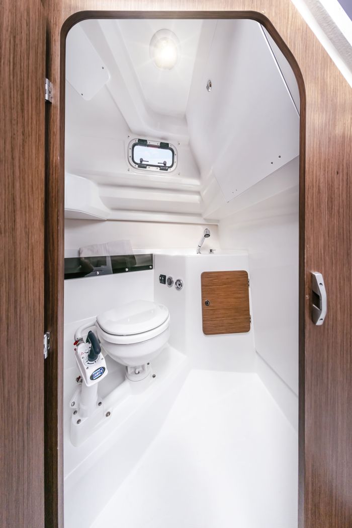 2026 Beneteau Antares 8 Photo 24 of 30