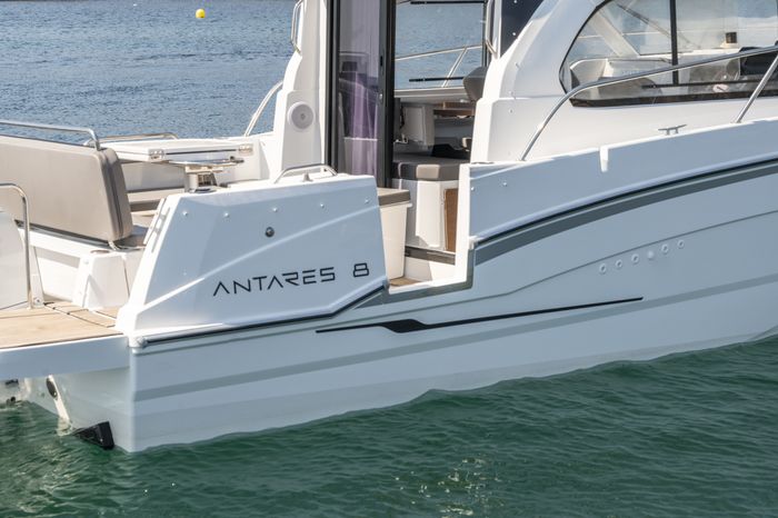 2026 Beneteau Antares 8 Photo 12 of 30